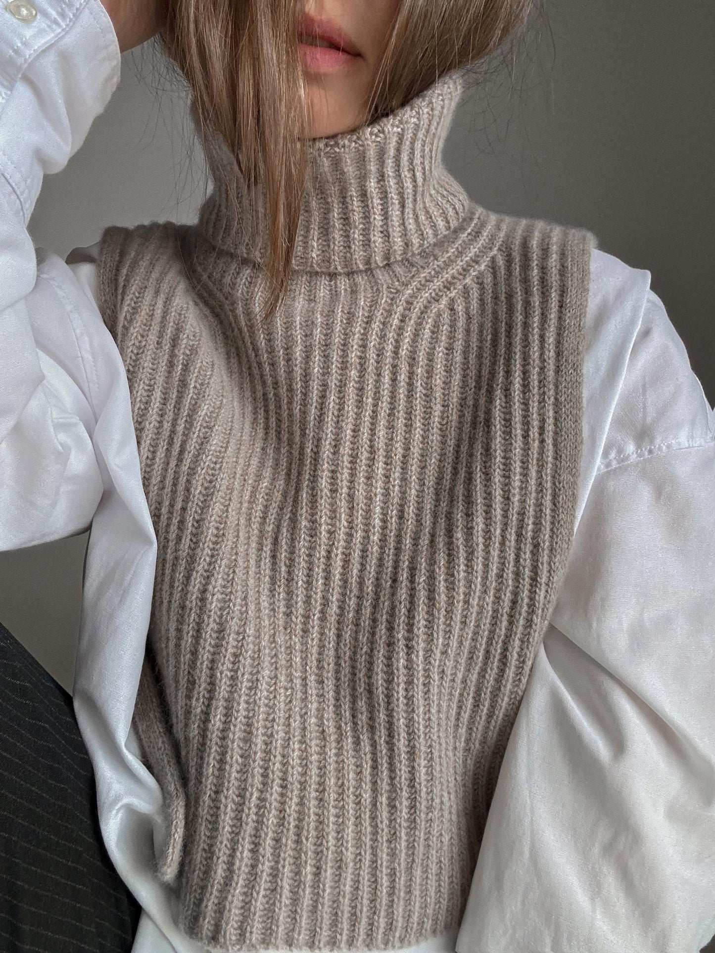 Bobbi Neck Warmer knitting pattern - woolen high neck accessory for women.