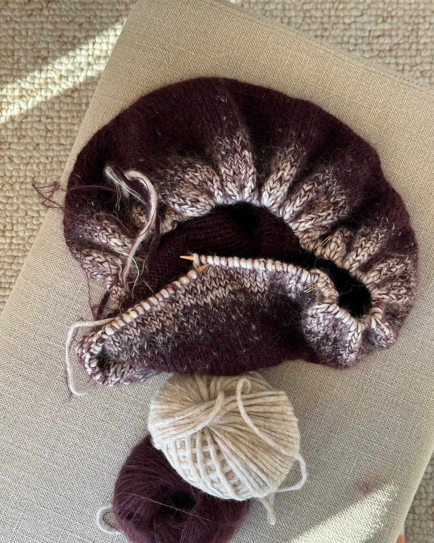 Stockinette stitch women's pullover knitting scheme.