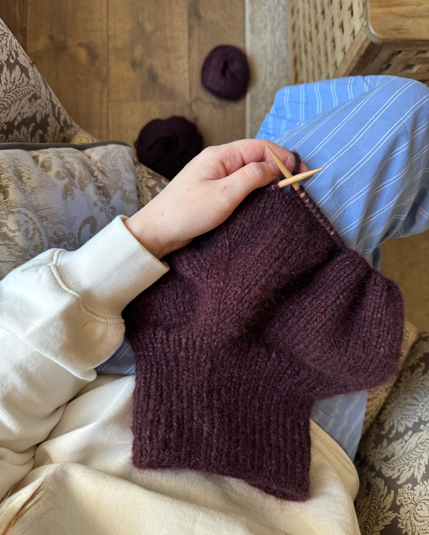 Alpaca and merino wool knit sweater with fade effect.