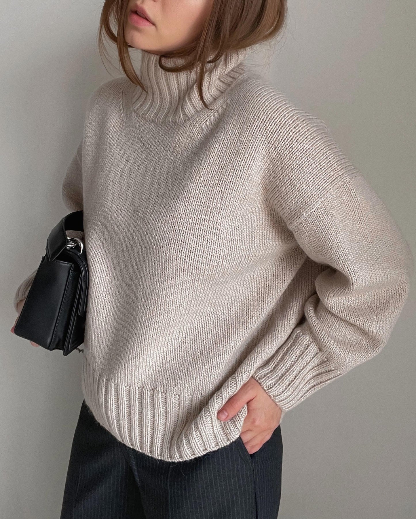 Ulden Cecil Sweater med unik halsudskæring, mellemniveau