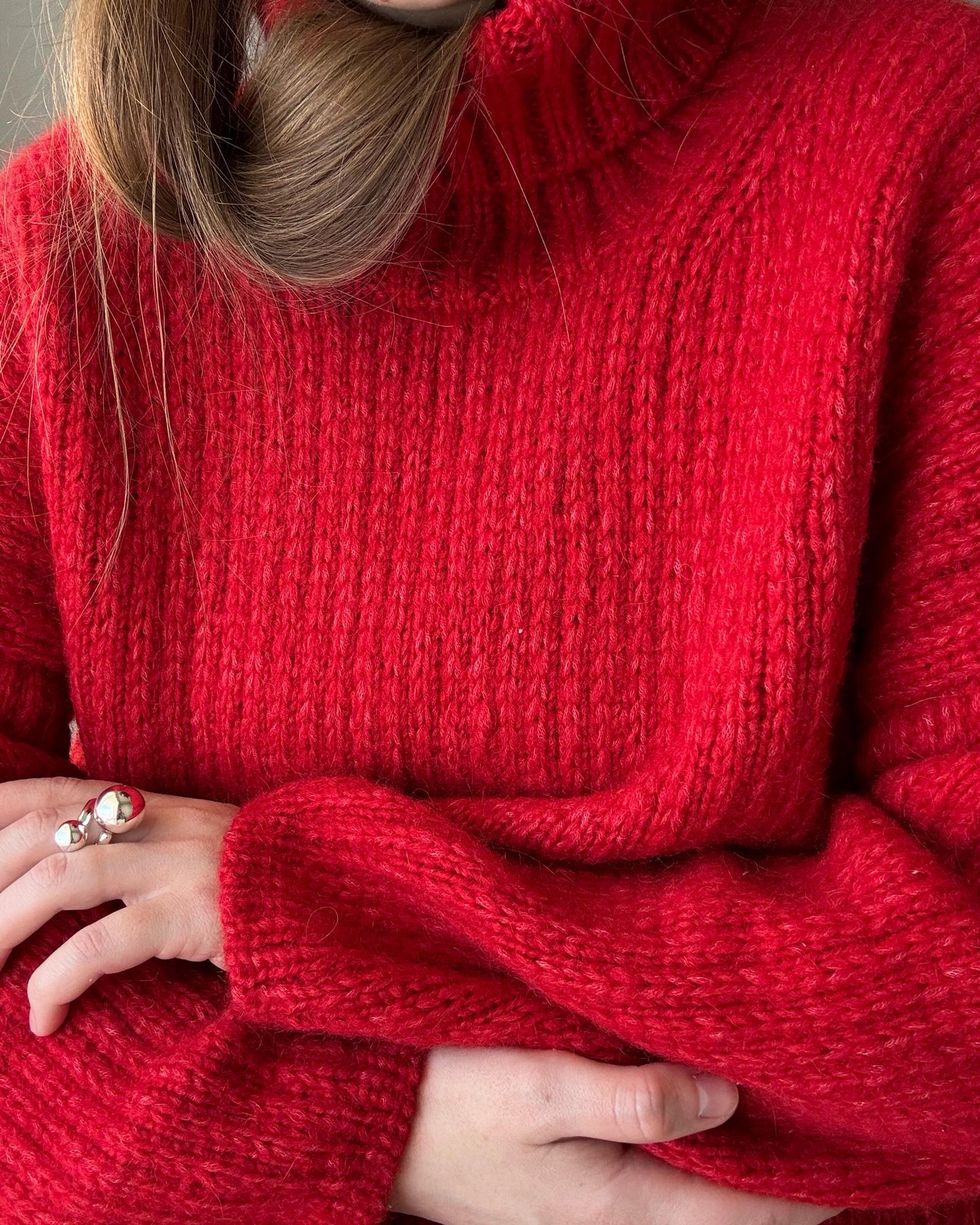 Wzór na drutach Chantal Sweater Chunky od Moreca Knit, kobieca oversize'owa dzianina.