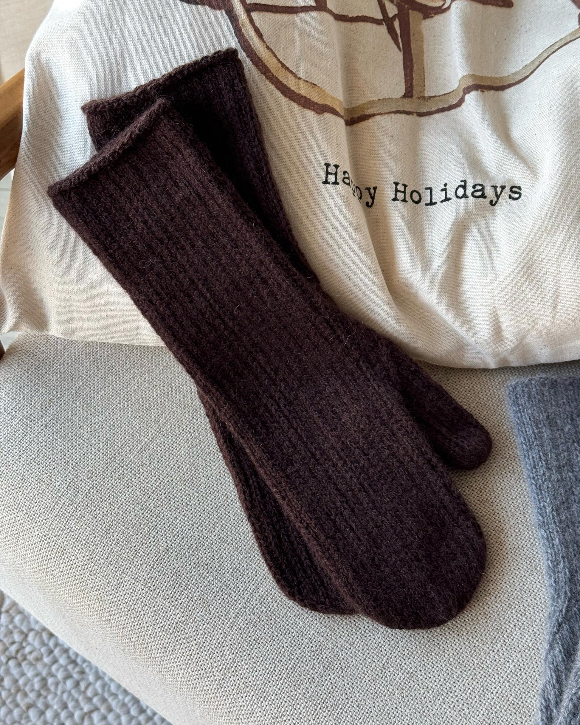 Chantal Mittens knitted with slip stitch design by Moreca Knit