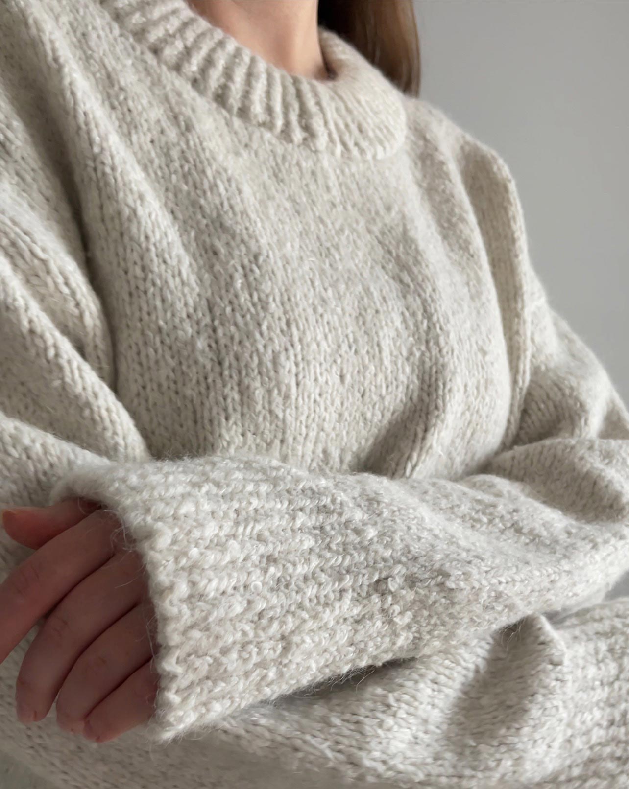 Knit a comfortable Penny Sweater using MorecaKnit's pattern with various knitting techniques