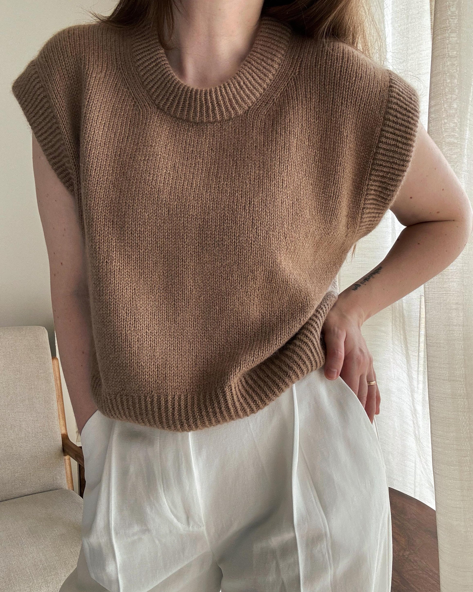 Bruno Vest knitwear pattern, oversized cropped fit sleeveless sweater with crewneck and stockinette stitches.