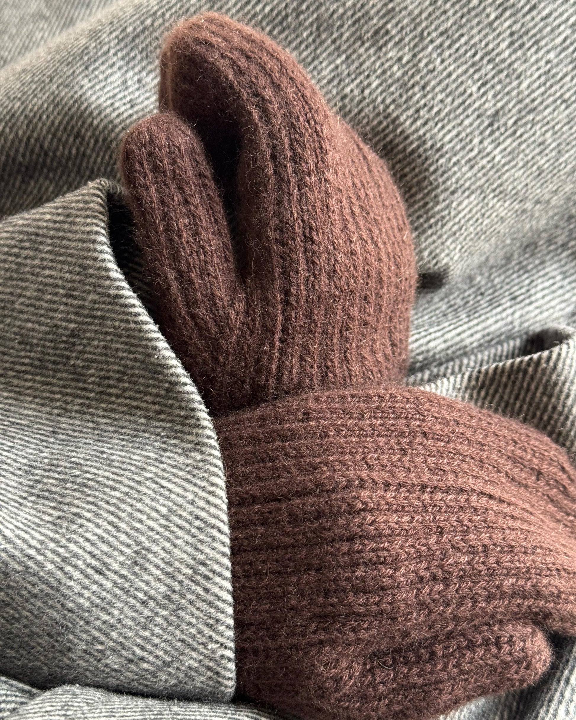 Strickaccessoires: Chantal Mittens Muster für Damen und Mädchen.