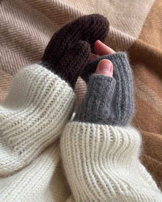 Poznaj wzór na drutach Chantal Mittens od Moreca Knit — poradnik i tutorial dziewiarski. Ten wzór dla początkujących z doświadczeniem zawiera ścieg slip stitch i teksturowane elementy, idealne do tworzenia eleganckich dodatków dziewiarskich, takich jak rękawiczki i rękawiczki bez palców. Skorzystaj z naszych instrukcji i schematu, aby stworzyć miękkie i urocze akcesoria z kaszmiru lub wełny.