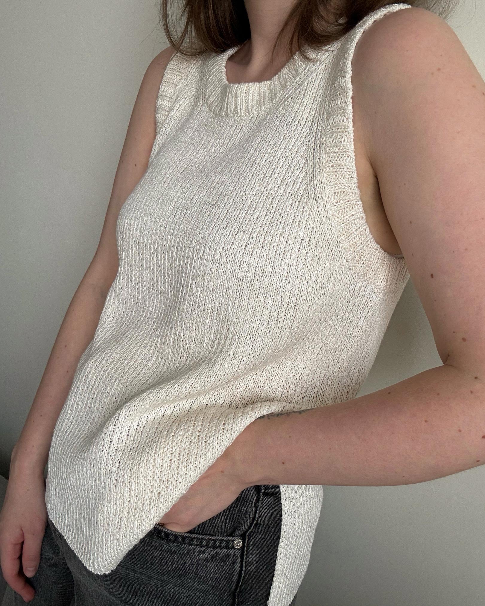 Sport knitting gauge Chantal Top with a rounded neck and slip stitch detail.