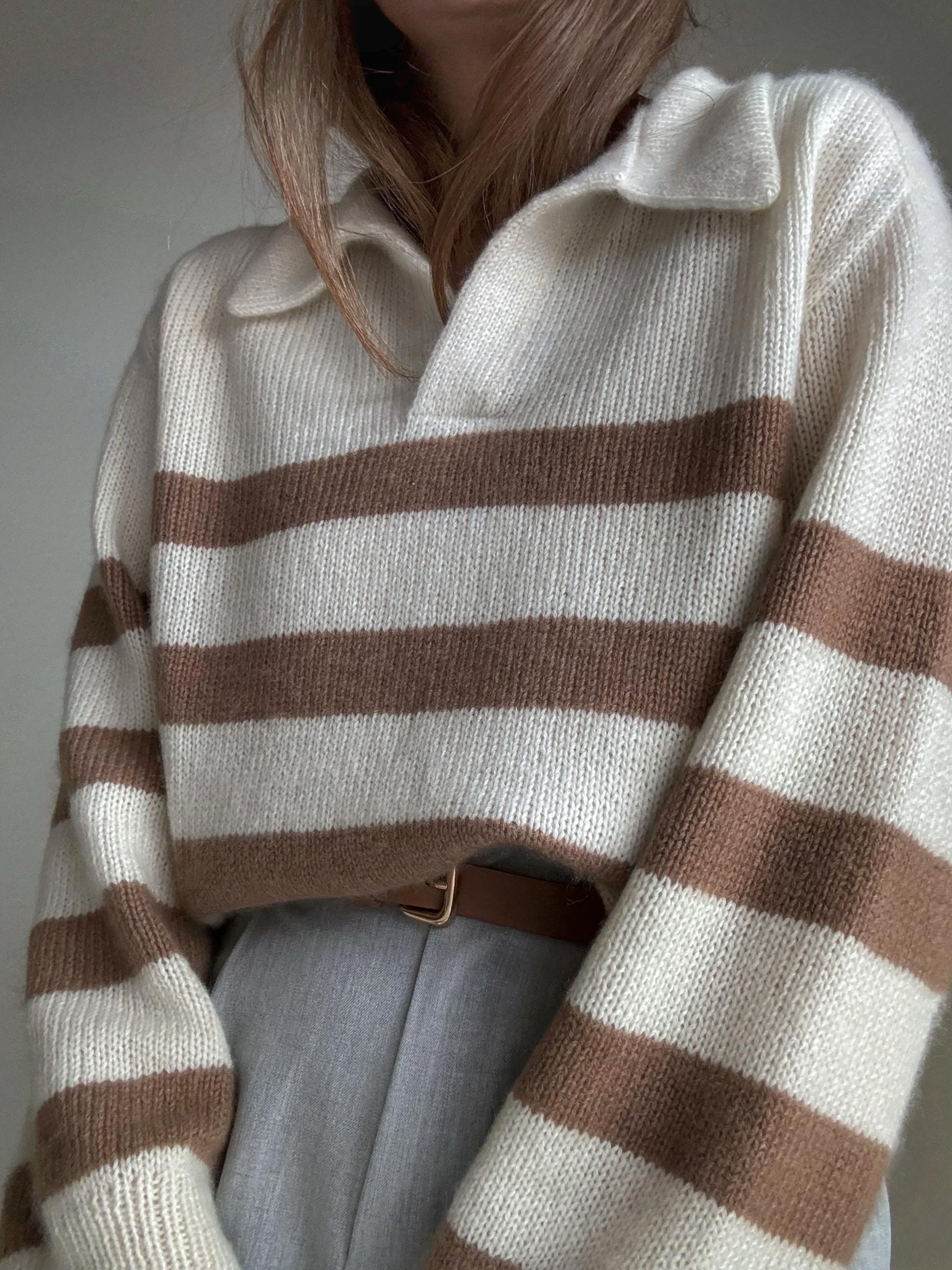 Elegancki i podstawowy wzór na dzianinę dla kobiet - Sweter Charlie.