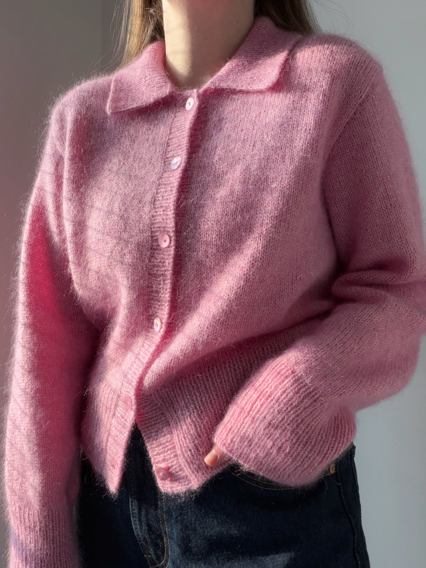 Ärmel Detail, Ärmel in Runden gestrickt und mit verkürzten Reihen geformt im Charlie Cardigan top-down Cardigan