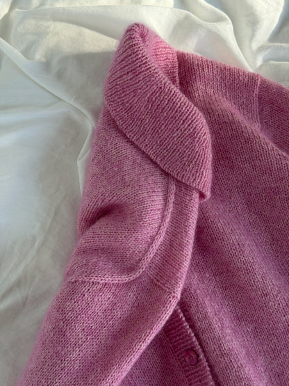 폴로 칼라와 1x1 고무단 칼라 클로즈업, 깔끔한 코 줍기와 folded edge 마감, Moreca Knit Charlie Cardigan