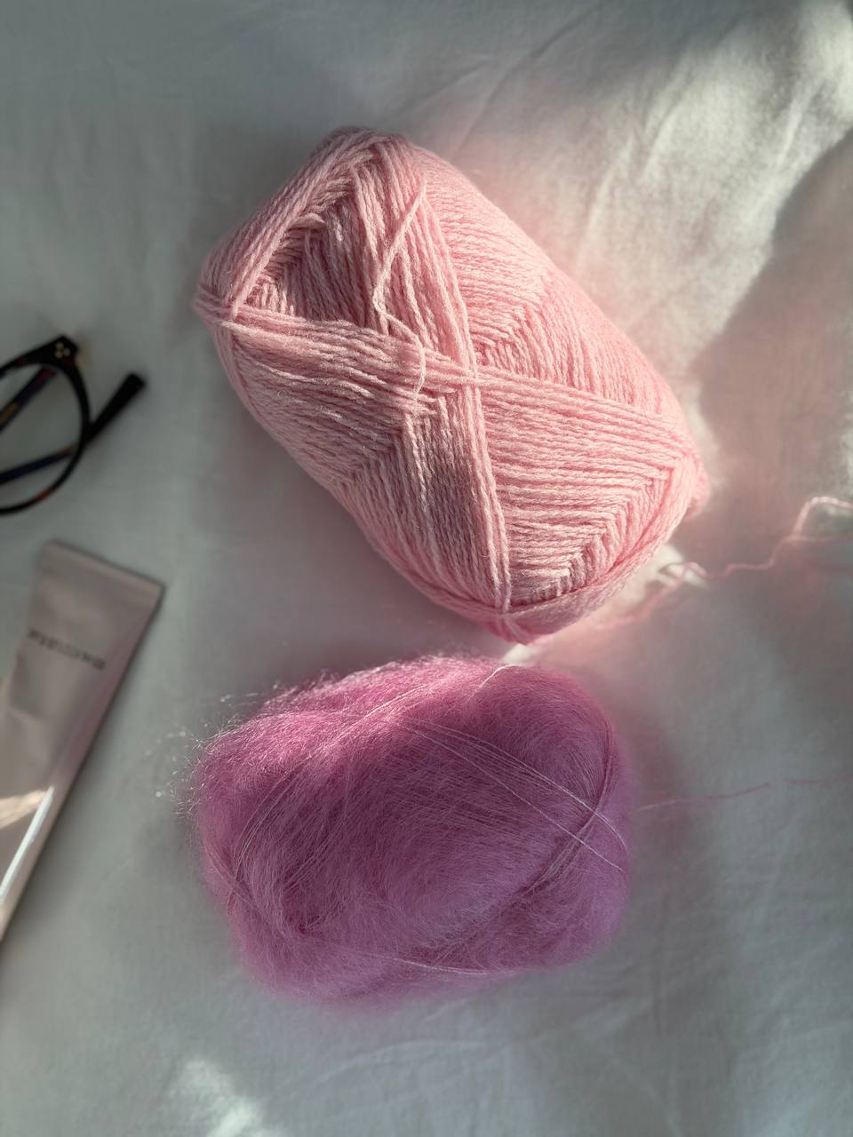 Gesamtansicht des Charlie Cardigan mit Knopfleiste, Rippenkragen und ausgewogenen Proportionen in den Größen XS bis 5XL