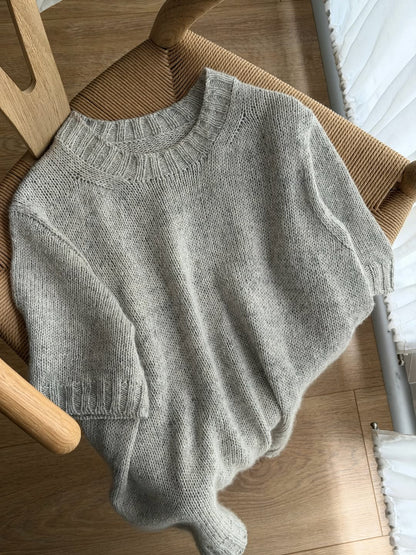 Rückenansicht der Etta Tee Strickanleitung mit klarer Top-down-Konstruktion
