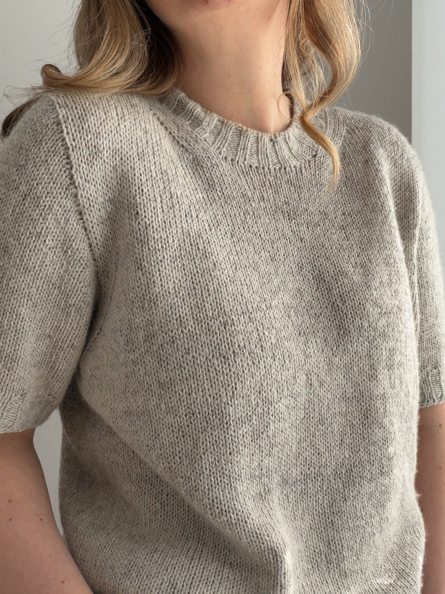 Etta Tee Damen-Strickanleitung mit einfacher klassischer Silhouette