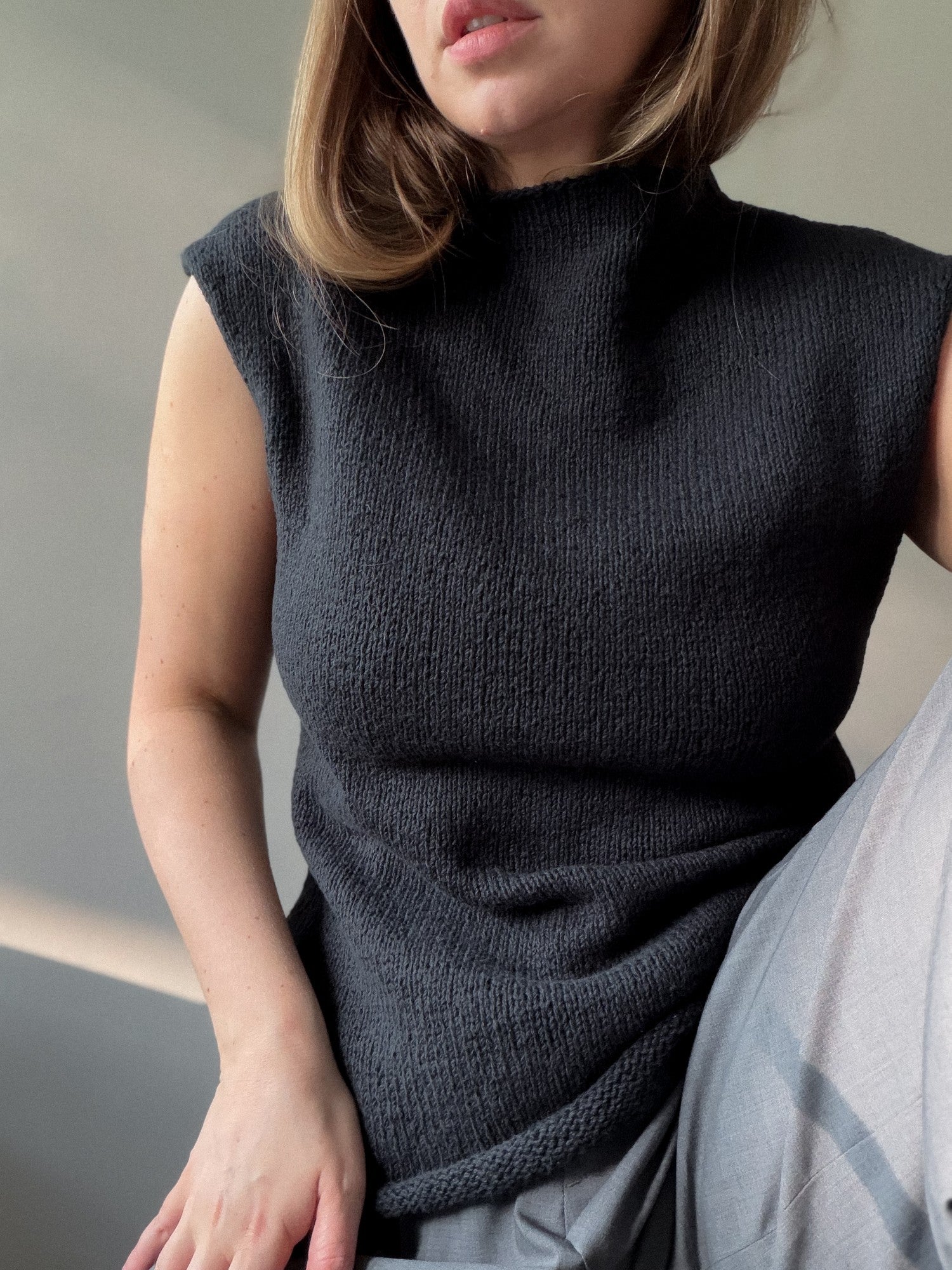 Gia Top von Moreca Knit in glatt rechts mit Maschenprobe von 20 Maschen und glatter Struktur