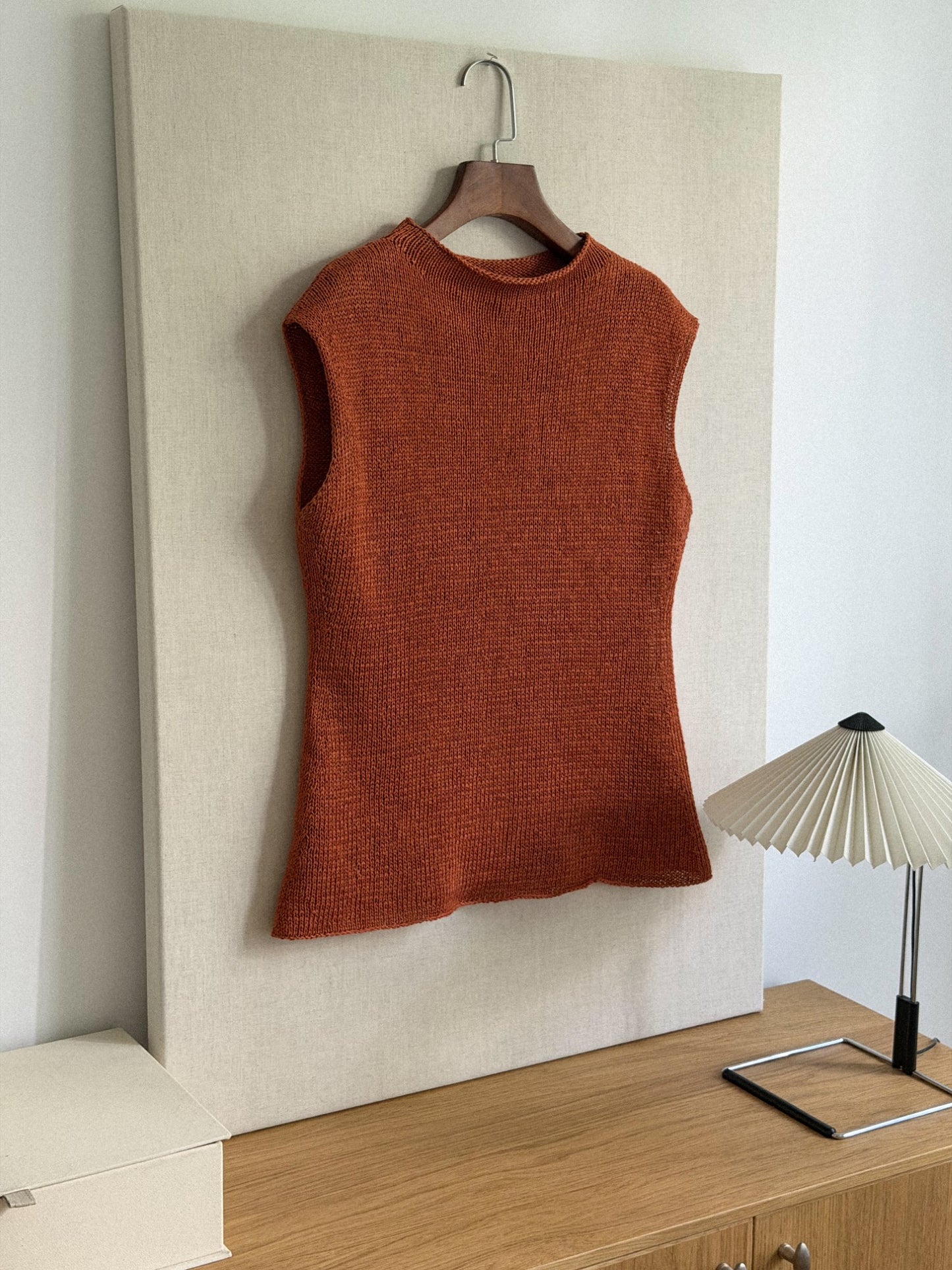 Gia Top od Moreca Knit w ściegu pończoszniczym, o próbce 20 oczek i gładkiej dzianinie