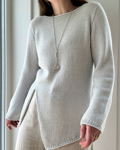 Nærbilde av glattstrikk struktur fremhever sparsommelig strikket eleganse i Liv Blouse mønsteret.