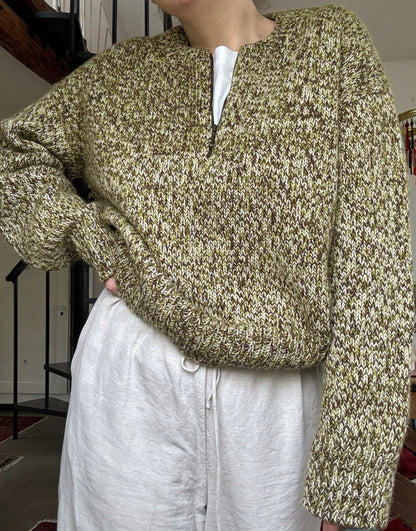 Rueckansicht betont abgesenkte Schultern und saubere Top Down Konstruktion