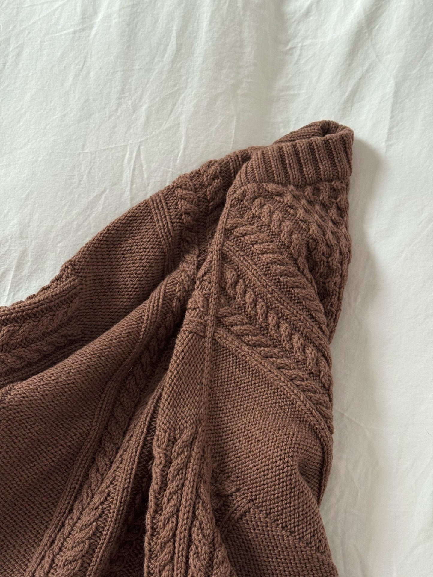 Strukturierter Zopfpullover mit klassischem Rundhals und Oversize Konstruktion