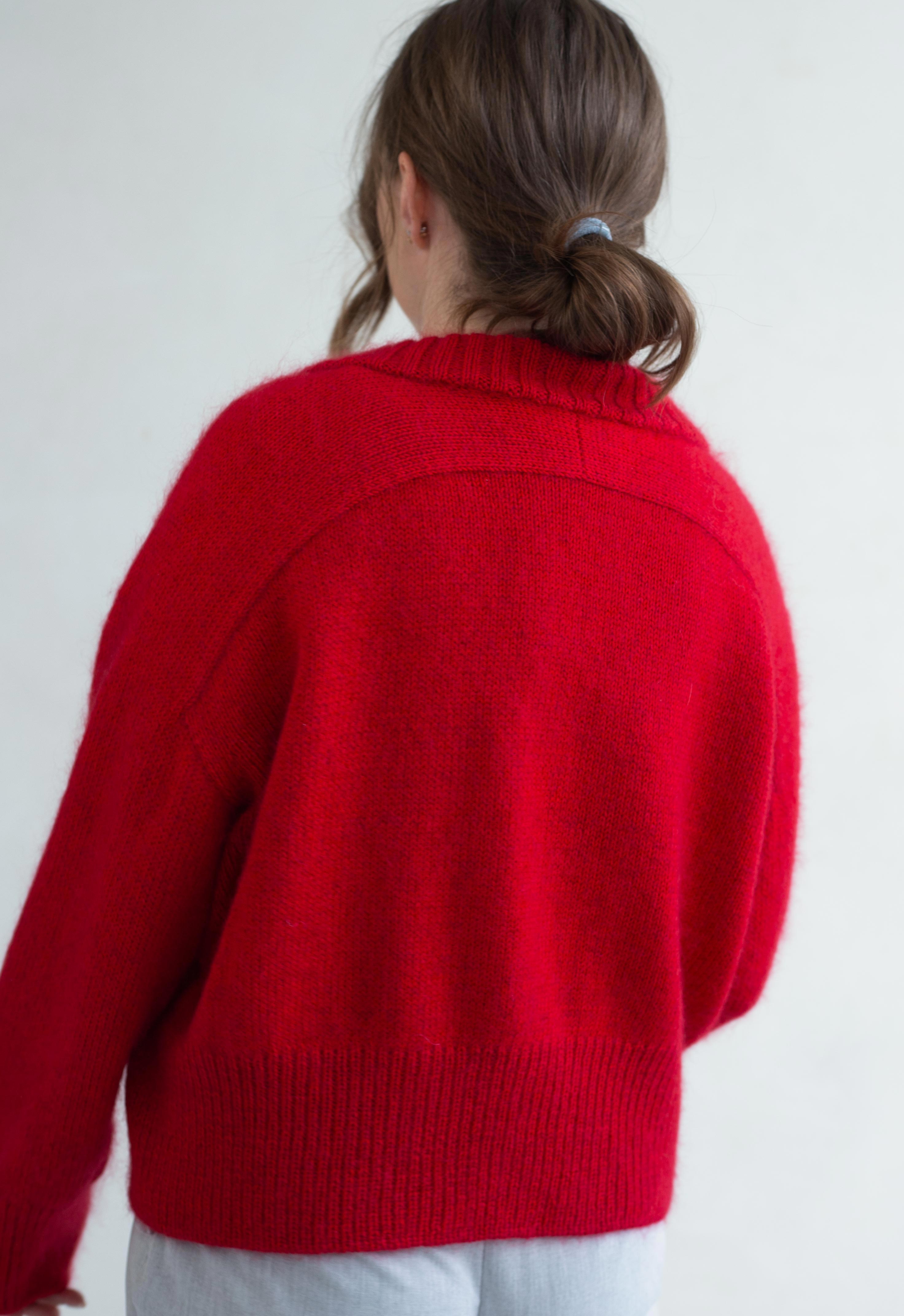 Close-up of the Paul Cardigan's drop shoulders, displaying the pattern's modern aesthetic, knitted in DK 11wpi yarn