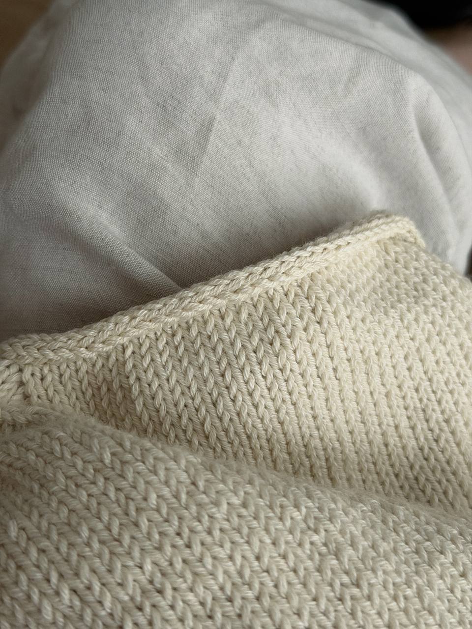 Moreca Knit의 Phoenix Sweater, 브이넥과 긴 소매가 있는 오버사이즈 니트 스웨터 패턴