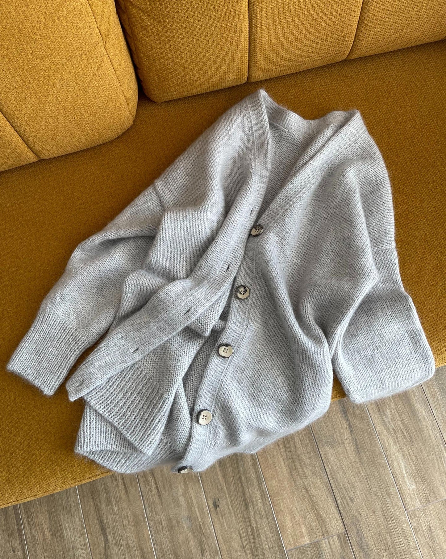 Oversized cardigan med top ned design.