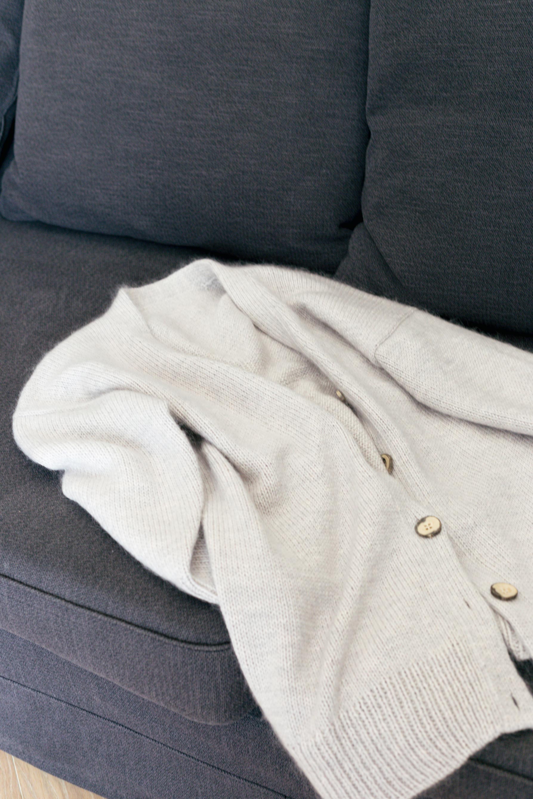 Strickanleitung für den Ralph-Cardigan mit breiten Bündchen.